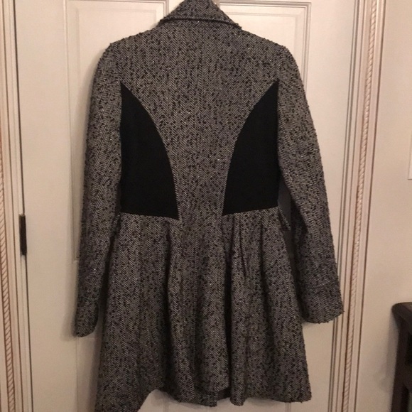 BETSEY JOHNSON COAT - Picture 2 of 8